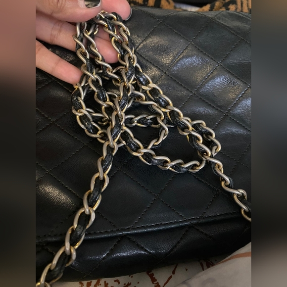 SOLD!!!Authentic Chanel single flap - Picture 4 of 16